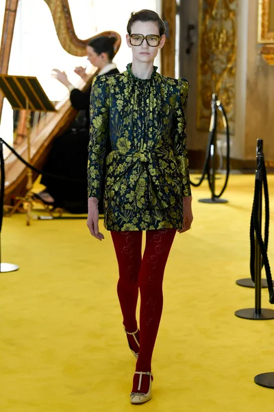 Look 17